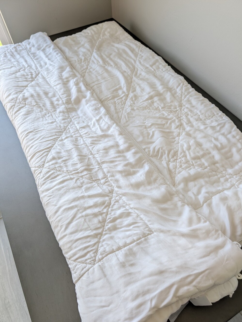 Cozy Earth King Bamboo Viscose White Quilted Comforter/Duvet Insert Mid-weight